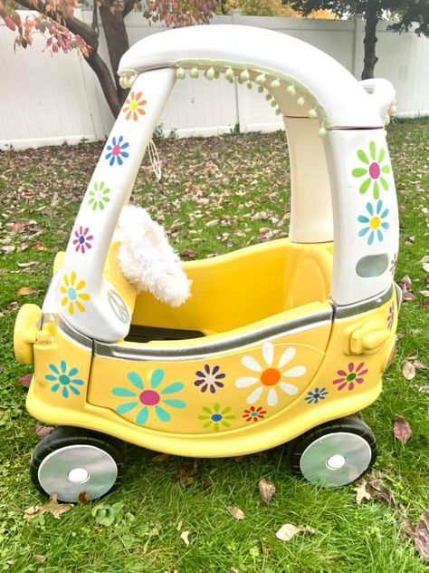 Cozy Coupe Makeover, Hippie Birthday Party, Hippie Birthday, Backyard Kids Play Area, Daisy Party, Diy Kids Toys, Diy Upcycle, Backyard Playground, Little Tikes