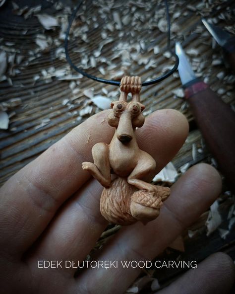 Ash wood squirrel, knife work Wood Squirrel, Wooden Cross Crafts, Wood Jewelry Diy, Whittling Projects, Simple Wood Carving, Cross Crafts, Wood Carving Patterns, Cool Woodworking Projects, Wooden Cross