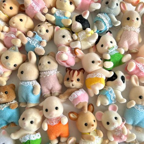 Calico Critters Elephant, Calico Critters Caramel Dog, Maple Cats Calico Critters, Calico Critters Kangaroo, Calico Critter Family Sets, Calico Critter, Calico Critters Families, Giraffe Baby, Calico Critters