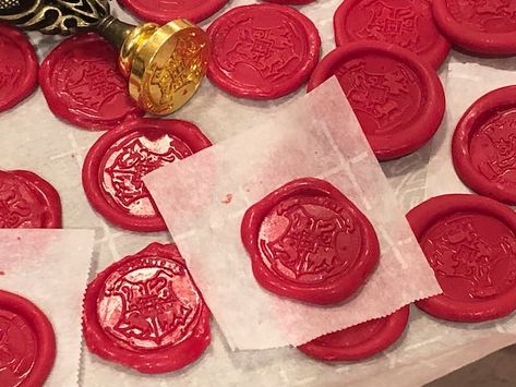 Candy Melt “Wax” Seals | It's All Frosting... Chocolate Makeup, Candy Melt, Diy Edible, Old Fashioned Candy, Candy Sweet, Envelope Seal, Craft Booth, Candy Molds, Wax Stamp