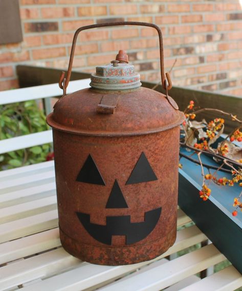 My Tin Can Pumpkin | Loving My New Simple Life Milk Cans Ideas, Painted Milk Cans, Can Pumpkin, Country Living Fair, Metal Canisters, Porch Area, Pumpkin Face, Diy Pumpkin, Fall Time