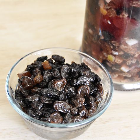 How to Soak Dried Fruits for Black (Rum) Cake Black Rum Cake, Caribbean Black Cake, Black Cake Recipe, Good Rum, Glace Cherries, Black Cake, Rum Cake, Port Wine, Dried Cherries