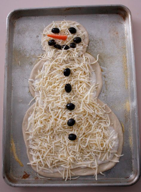 Snowman Pizza and Dough Recipe Snowman Pizza, Make Snowman, Christmas Movie Night, Think Food, Christmas Movie, Christmas Goodies, Noel Christmas, Christmas Countdown, Holiday Treats