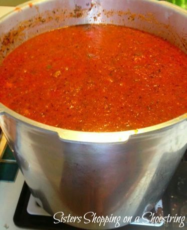 homemade spaghetti sauce straight from the garden! Canning Homemade Spaghetti Sauce, Spaghetti Sauces, Canned Spaghetti Sauce, Sauce Spaghetti, Home Canning Recipes, Canning Vegetables, Spaghetti Sauce Recipe, Homemade Spaghetti Sauce, Canning Food Preservation