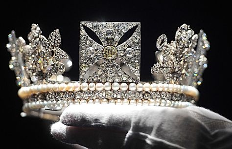 The Diamond Diadem Tiara, worn by The Queen on British and Commonwealth stamps, which also features on some issues of coinage and bank notes Diamond Diadem, George Iv, Tiara, Diamonds, Queen