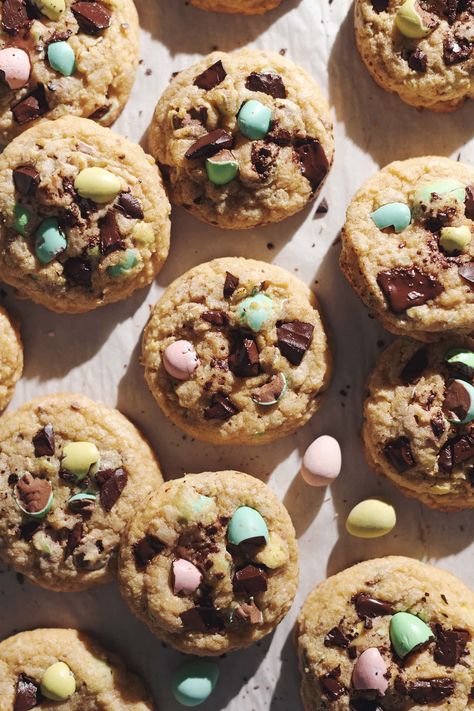 Mini Egg Cookies, Basic Chocolate Chip Cookies, Pastel Chocolate, Mini Eggs Cookies, Pastel Desserts, Egg Cookies, Pastel Mini, Gooey Chocolate Chip Cookies, Cookie Base