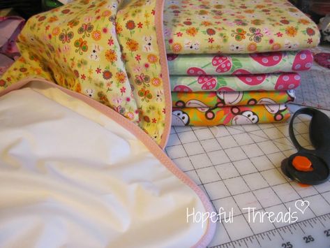 Hopeful Threads: TUTORIAL - Reusable Absorbent Underpads - Bed pads Diy Mattress Pad, Washable Puppy Pads, Diy Mattress, Neutral Bed Linen, Dog Pee Pads, Incontinence Pads, Potty Pads, Usa Florida, Grey Linen Bedding