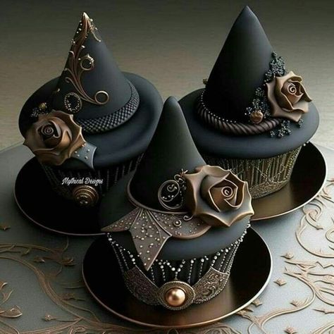 Witch Hat Cupcakes, Hat Cupcakes, Cupcakes Decorados, Dessert Cake, Halloween Desserts, Halloween Food For Party, Halloween Cupcakes, Halloween Cakes, Halloween Recipes