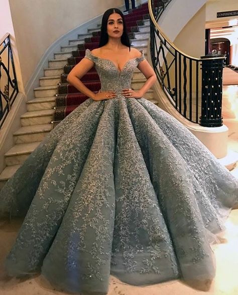 Aishwarya Rai at Cannes 2017 Corset Quinceanera Dresses, Cotillion Dresses, Blue Ball Gown, Dresses Off Shoulder, Fashion Corset, Cheap Gowns, Beading Embroidery, Gaun Fashion, Blue Ball