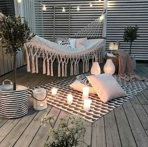 65 Outdoor Bed Ideas for Relaxing with Nature and Escape the Stuffy Indoors - Page 2 of 3 Apartment Porch, Balkon Decor, Cute Apartment, Decor Studio, Small Balcony Decor, Outdoor Deck, Apartment Balconies, Beach Theme, Balcony Decor