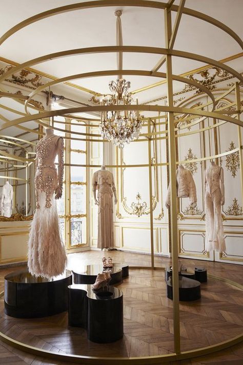 Bridal Shop Ideas, Bridal Boutique Interior, Givenchy Haute Couture, Fashion Showroom, Store Design Boutique, Riccardo Tisci, Showroom Design, Boutique Interior, Retail Interior