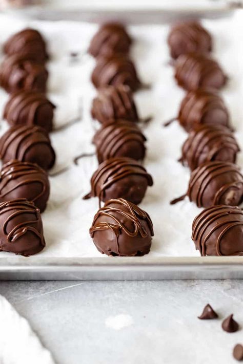 As easy as it is impressive, this dessert “charcuterie” board is made of all things festive and delicious: nuts, jams, crackers, and, best of all, Cranberry Cinnamon Goat Cheese Truffles! Offer a variety of sweet treats and impress your guests with this gorgeous, yet simple dessert platter! #dessertboard #chocolatetruffles #truffles #charcuterie #charcuterieboard #cheeseboard Holiday Dessert Board, Mint Chocolate Truffles, Goat Cheese Truffles, Teach Gifts, Chocolate Dipped Cheesecake, Chocolate Orange Cookies, Homemade Chocolate Truffles, Cheesecake Truffles, Hot Desserts