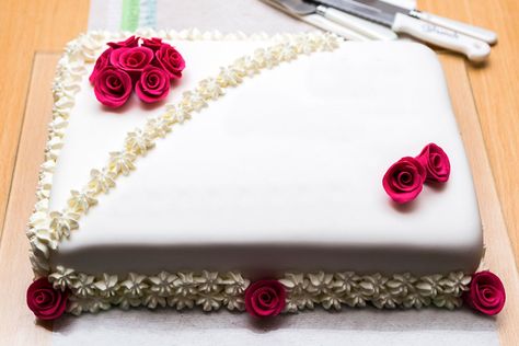 Wedding Cake Experts Reveal the Biggest New Trends — from Maximalist Designs to Sheet Cakes (Exclusive) Wedding Sheet Cake Designs, New Cake Trends, Wedding Sheet Cakes, Elaborate Cakes, Sheet Cake Designs, Edible Gold Leaf, Cupcake Wars, Maximalist Design, Sheet Cakes