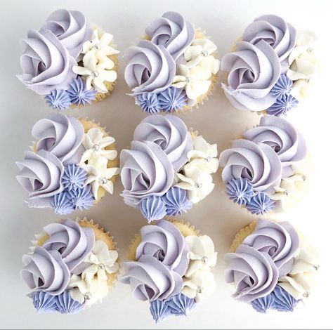 Quince Desserts, Piping Cupcakes, Diamond Wedding Anniversary Cake, Cupcake Icing Designs, Sheet Cakes Decorated, Cupcake Flowers, Gluten Free Vanilla Cake, Frozen Cupcakes, Purple Cupcakes