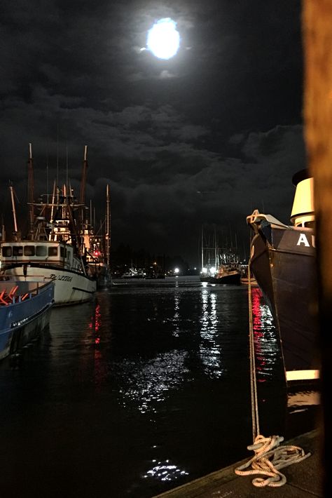 Dock At Night Aesthetic, Night Fishing Aesthetic, Docks At Night, Night Boat Aesthetic, Raven Rings, Dock At Night, Ship At Night, Boat At Night, Moon Lighting