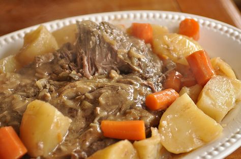 Pot Roast by yourhomebasedmom.com  Done in the crock pot.  #crockpot, #recipe,#potroast Hillbilly Kitchen, Oven Pot Roast, Perfect Pot Roast, Beef Pot Roast, Pot Roast Slow Cooker, Roast Recipe, Pot Roast Recipes, Roast Dinner, Country Cooking