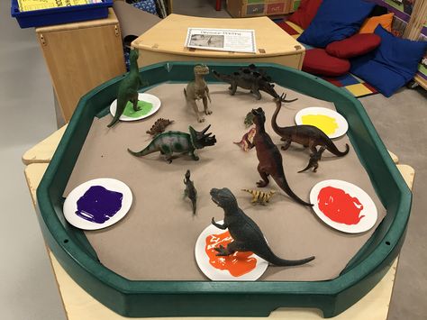 Painting Ideas Eyfs, Tuff Tray Dinosaurs, Nursery Mark Making Activities, Art Ideas Eyfs, Nursery Activities 0-2, Turf Tray Ideas Preschool, Dinosaur Activities For Infants, Tuf Tray Ideas, Nursery Tray Ideas