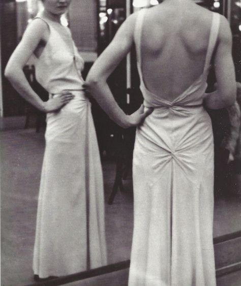 Coco Chanel Evening Gown 1930s Chanel Gown, Madeleine Vionnet, Alfred Eisenstaedt, Elsa Schiaparelli, 1930s Dress, 30s Fashion, Retro Mode, 1930s Fashion, 1920s Fashion