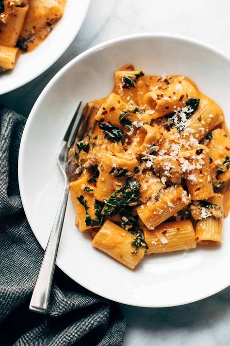 Date Night Rigatoni, Mens Dinner Outfit, Rigatoni With Sausage, Pepper Steak Stir Fry, Steak Stirfry Recipes, Sausage Rigatoni, Sausage Kale, Tomato Cream Sauce, Easy Stir Fry Recipes