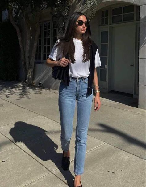 Kelsey Merritt Outfits, Casual Elegant Outfits, Kelsey Merritt, Classic Capsule Wardrobe, Parisian Chic Style, Elegant Outfit Classy, Everyday Casual Outfits, Casual College Outfits, Practice Outfits