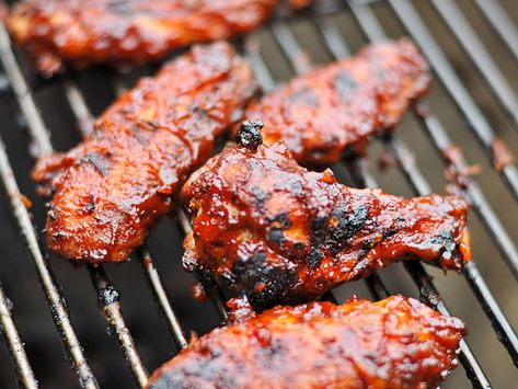 Habanero Barbecue Wings. I will make this one day even though it takes 1.5 hours to make! Barbecue Wings, Wing Wednesday, Barbecue Chicken Wings, Smoked Wings, Crispy Wings, Bbq Wings, Barbecue Sauce Recipes, Back Ribs, Barbecue Chicken