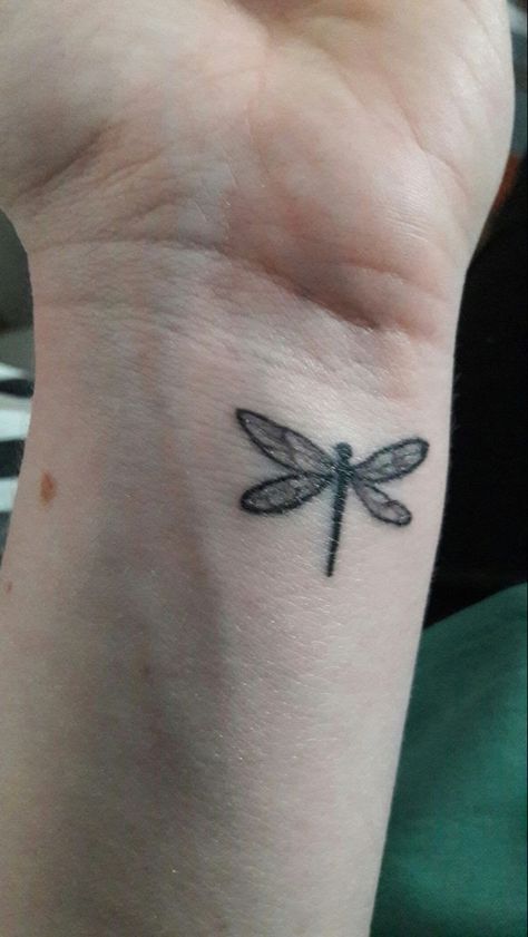 Onyx Tattoo Ideas, Dragon Fly Tattoo Wrist, Dainty Dragon Fly Tattoo, Dragonfly Tattoo Hand, Dragonfly Tattoo On Wrist, Dragonfly Tattoo Wrist, Cat Sketch Tattoo, Dragonfly Wrist Tattoo, Masc Tattoos