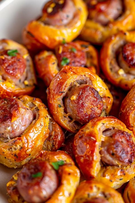 Cheesy Kilted Sausage Bites Tailgate Appetizers Crowd Pleasers, Keibasa Sausage Appetizers, Sausage Ring Recipes, Fall Snacks Savory, Christmas Treats Savory, Crescents Recipes, Crescent Sausage Bites, Sausage Ball, Tailgate Appetizers