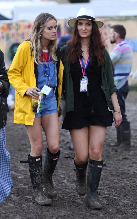 Rainy Festival Outfit, Day Festival Outfit, Muddy Wellies, British Festival, Look Da Festival, Cressida Bonas, Electric Picnic, Womens Rubber Boots, Festival Fits