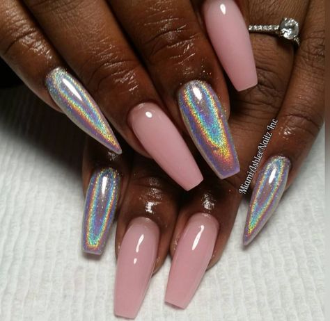 Pink && Chrome Pinterest:Hair,Nails,And Style Tattoo Frau, Light Pink Acrylic Nails, Clear Gel Nails, Rave Nails, Birthday Nail Designs, Hot Nail Designs, Beach Nail Designs, Blue Glitter Nails, Pink Chrome Nails