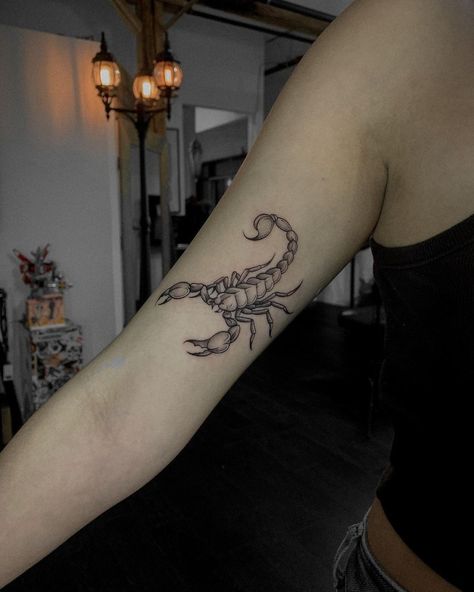 Scorpion Tattoo Meaning, Scorpio Tattoos, Scorpion Tattoos, Bauch Tattoos, Scorpio Tattoo, Scorpion Tattoo, Healing Tattoo, Pretty Tattoos For Women, Stylist Tattoos