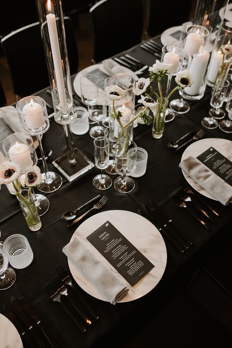 Minimal and Modern Wedding Tablescape | Image by Jennifer See Studios Black Tablecloth White Plates, White Plates With Black Silverware, Black On Black Tablescape, Simple Black And White Table Setting, Black White And Gold Wedding Reception Place Settings, Black Table Cloth White Chairs, White And Black Modern Wedding, Black Silver Table Setting, Black Dinner Decor