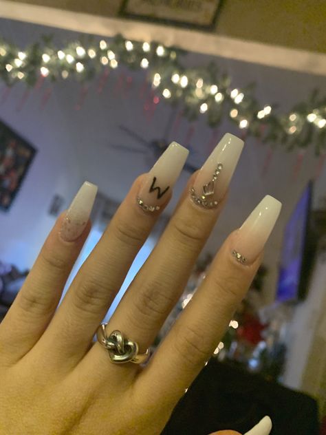 White Nails With M Initial, Bridal Nails With Initials, White Nails With Initials Acrylic, White Nails With Letter, M Initial Nails, Cute Nails With Initials, Nails With Boyfriends Initials, Nail Ideas With Initial, Boyfriend Initial Nails