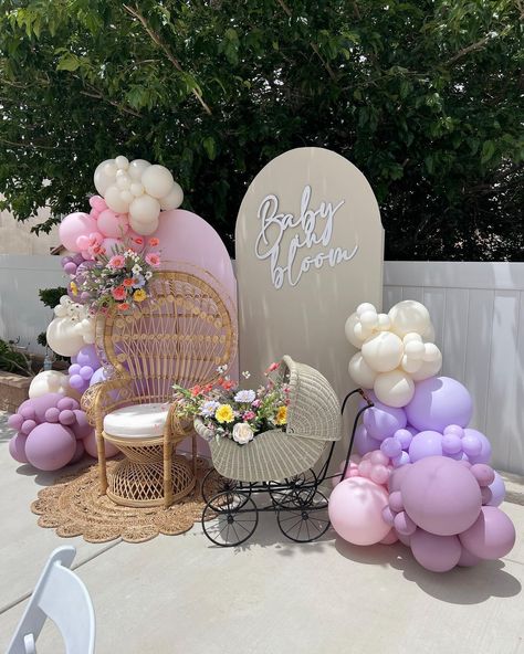 Simple Baby Shower Centerpieces, Flower Baby Shower Theme, Sweet Baby Shower Ideas, Baby Shower Party Themes, Easter Baby Shower, Flower Birthday Party, Classy Baby Shower, Baby Shower Theme Decorations, Baby Shower Deco