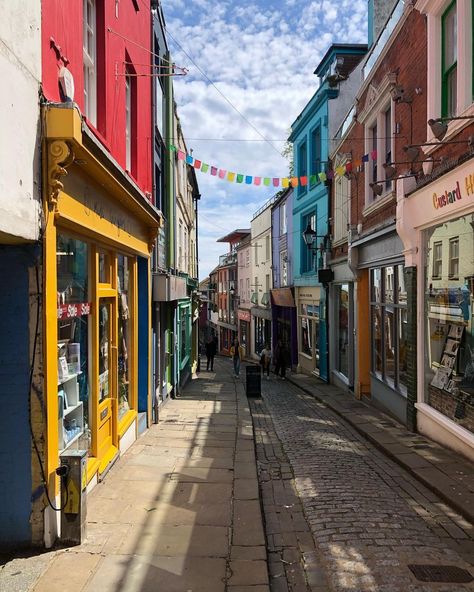 Brighton Uk Aesthetic, Folkstone England, Brighton Beach Aesthetic, England Coastal Towns, Irish Coastal Town, Cornwall House, Cornwall England Beach, Seaside Cafe, Kent Coast