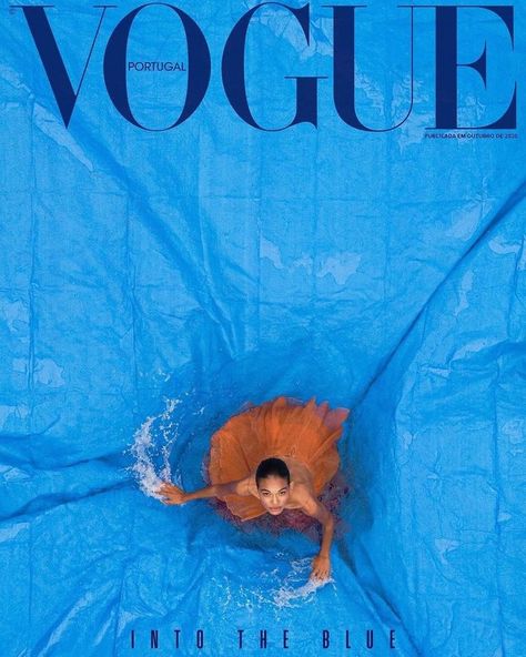 Vogue Portugal, Vogue Vintage, Mode Editorials, Vogue Magazine Covers, Blue October, Magazine Vogue, 타이포그래피 포스터 디자인, Fashion Magazine Cover, 패턴 배경화면