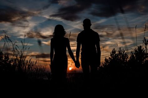 Holding Hands Silhouette, Couple At Sunset, Friends Holding Hands, Couple Shadow, Evening Photo, Ethereal Photography, Couple Aesthetics, Couples Pics, Hand Silhouette