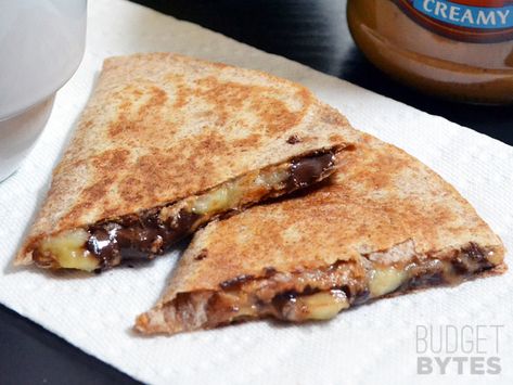 A single serving dessert at it's best! Whips up in minutes and has an ooey-gooey sweet center with a crispy exterior. Banana Quesadilla, Cheap Breakfast, Kid Approved Meals, Nutella Brownies, Single Serve Desserts, Quesadilla Recipes, Peanut Butter Banana, Quesadillas, Breakfast Recipes Easy