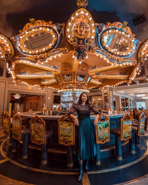 The famous carousel bar at Hotel Monteleone, New Orleans, plus lots more sights, things to do and Instagrammable locations in this New Orleans city guide New Orleans Spring Break, New Orleans Instagram, Hidden Photography, New Orleans Bars, Nola Bachelorette, New Orleans Travel Guide, Hotel Monteleone, New Orleans Vacation, New Orleans City