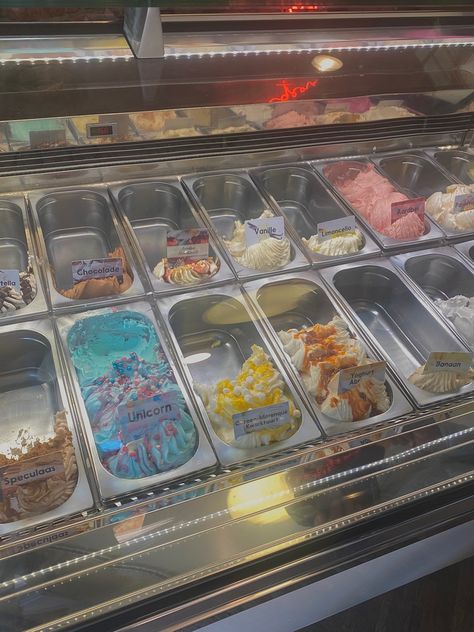 Working At Ice Cream Shop, Ice Cream Parlour Aesthetic, Holding Ice Cream Aesthetic, Cream Photoshoot, Ice Cream Aesthetic, Ice Cream Parlour, Aesthetic Post, Ice Cream Ice, Ice Cream Tubs