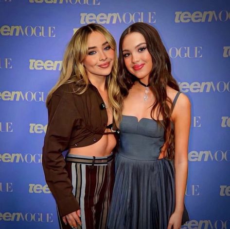 sabrina carpenter and olivia rodrigo 
(edit) Olivia And Sabrina, Sabrina Carpenter Album, Olivia + Core + Aesthetic, Cindy Lou Who, Stitch Clothes, Cindy Lou, Maddie Ziegler, Taylor Swift Videos, Taylor Swift Hair