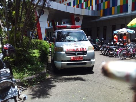 Mobil Ambulance PMI Kebumen Jateng Indonesia Gap Year, Ambulance, Gap, Indonesia