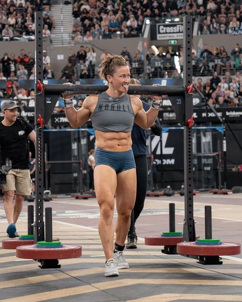 Athletic Female Build, Crossfit Female, Athletic Physique Female, Crossfit Motivation Women, Crossfit Female Athlete, Tia Clair Toomey, Sweaty Female Athlete, Physique Goals, Tia Clair Toomey Crossfit