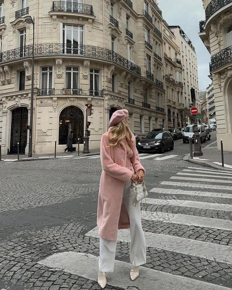 Beret Outfit Summer, Pink Beret Outfit, Beret Outfit, French Outfits, September Outfits, Pink Beret, Style Beret, Cream Boots, Veiled Hats