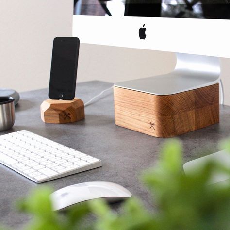 Imac Desk Aesthetic, Natural Wood Desk Imac, Imac 2017 Desk, Laptop Stand Wood, Imac Stand, Apple Imac Pro 2022, Thunderbolt Display, Imac Desk Setup, Iphones For Sale