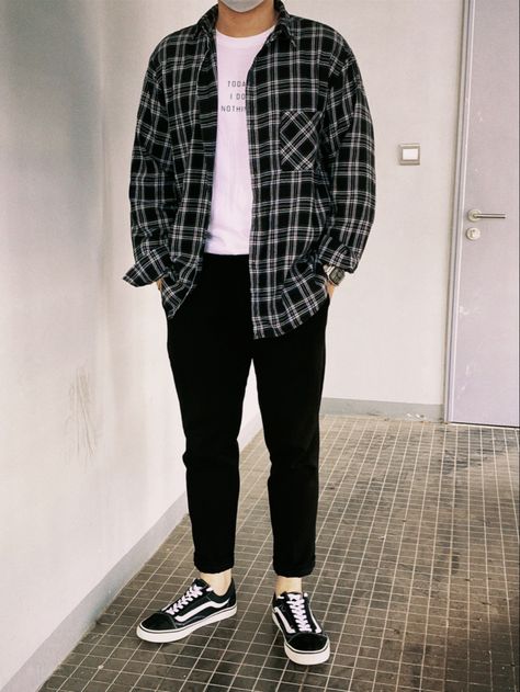 Vans Outfit Ideas For Men, Vans Korean Outfit, Checked Shirt Outfit Men Casual, 90a Fashion Outfit, Flanel Outfit, Outfits Con Vans, Cargo Pants Men Fashion, Carhartt Jacket Men, Fall Mens Outfits