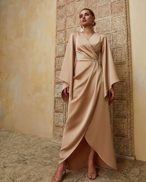 Ramadan Outfit, Mode Turban, Soiree Dress, Makijaż Smokey Eye, Muslim Fashion Dress, Muslim Fashion Outfits, Hijabi Fashion, Modest Fashion Outfits, Abaya Fashion