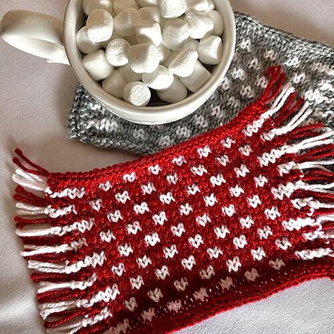 Knitted Mug Rugs, Easy Gifts To Make, Bind Off Knitting, Christmas Mug Rugs, Slip Stitches, Mug Rug Patterns, Easy Knitting Projects, Rug Patterns, Easy Knit