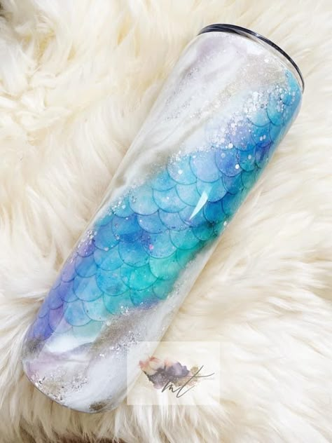 Mermaid Tumbler Ideas, Glitter Pens Epoxy Ideas, Resin Cups Ideas, Resin Tumbler Ideas, Glitter Crafts, Glitter Tumbler Cups, Cup Crafts, Epoxy Resin Art, Diy Cups