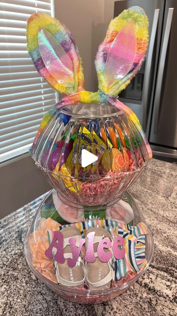 Diy Easter Gifts, Basket Diy, Easter Egg Basket, Glitter Balloons, Easter Bunny Basket, Easter Basket Ideas, Kids Easter Basket, Diy Gift Baskets, Bunny Basket