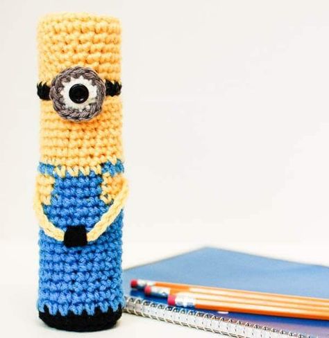 11+ Crochet Pencil Case Patterns Minion Crochet Patterns, Crochet Pencil Case, Crochet Minion, Pencil Case Pattern, Minion Pattern, Diy Minions, Minion Crochet, Crochet Case, A Minion